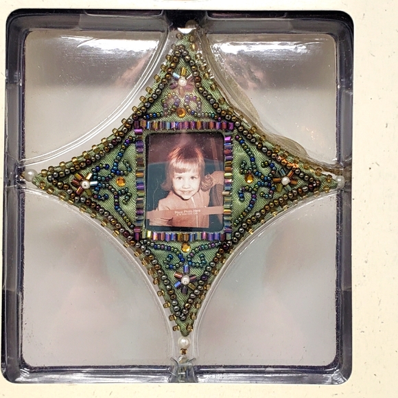 Hallmark The Family Tree Family Stories Photo Holder Frame Ornament 2002 QP1336 - Picture 3 of 9